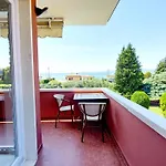 Narcisa Pool - View *