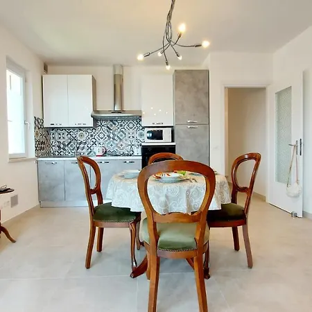 Narcisa Pool Apartment - Lake View *
