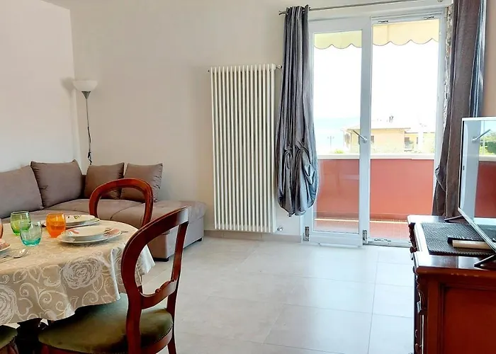 Narcisa View Lake&pool アパート *